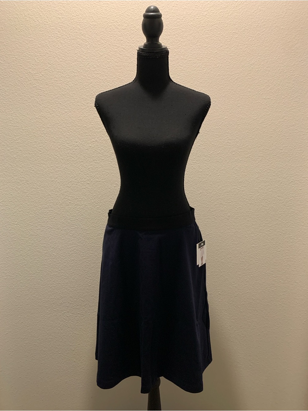 Ellen Tracy Navy A-Line Skirt - Classic Flare W/Pockets (Size M)